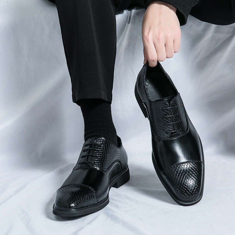 Men's in plus size, new casual fashionable men's business dress leather shoes, trendy groom's wedding shoes