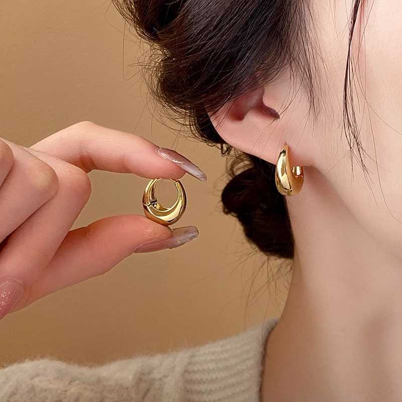 Metal style Ins geometric ring earrings suitable for women Korean fashion high-end ear buckles simple commuting temperature exquisite jewelry Y250401
