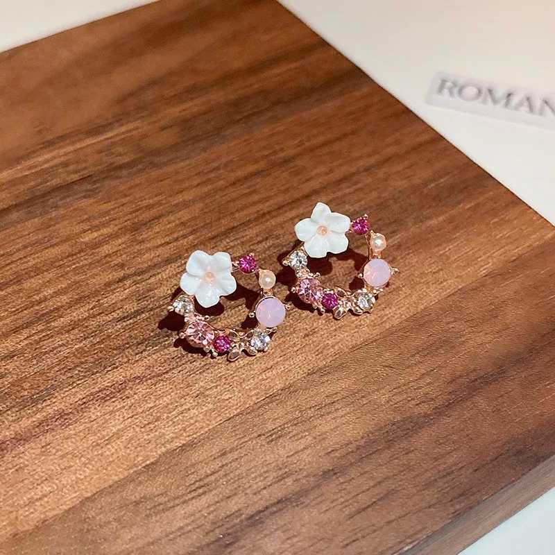 Fashion White Small Flower Stud Earrings for Women Pink Rhinestones Round Circle Earrings Hollow Geometry Cute Jewelry C251103