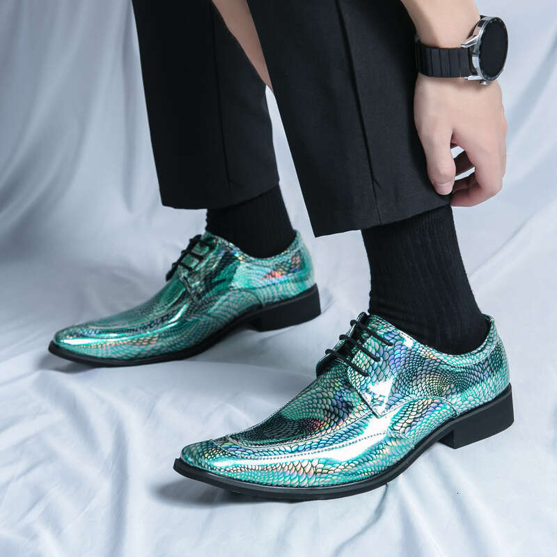 2024 New Men's Large Four Seasons Casual Fashion Chelsea Pointed Leather Shoes British Style