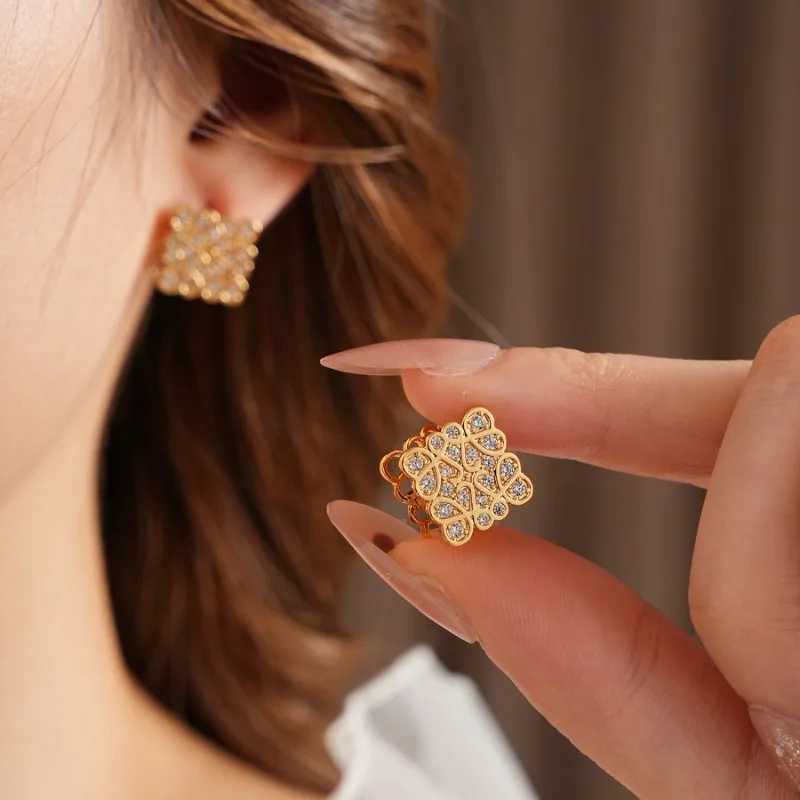 Luxurious FrenchStyle Diamond Earrings Geometric Hollow Design HighEnd Texture Vintage Womens Jewelry 2025 C251103