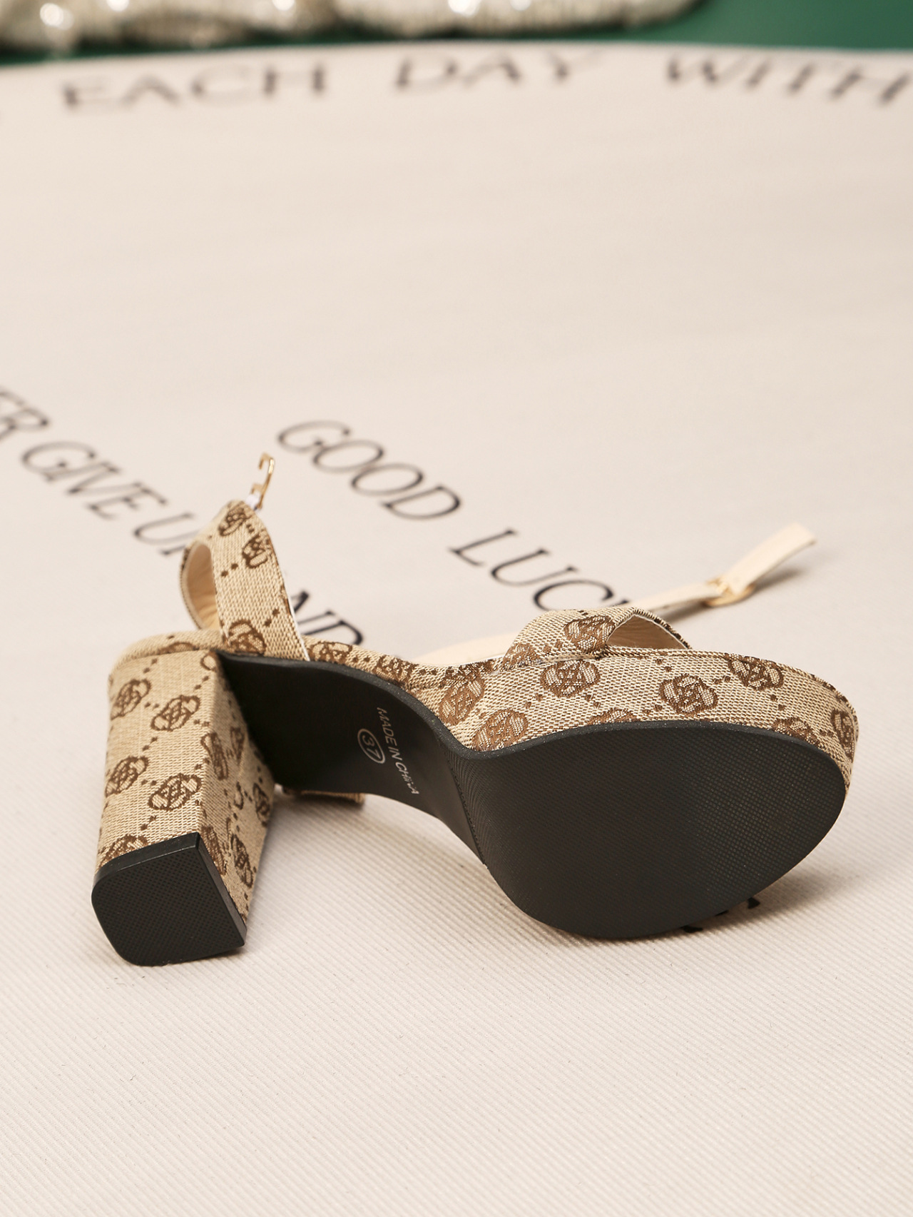 2025 Round toe thick sole chunky heel, brown flower color-blocking new style simple one-strap ultra-high heel top layer cowhide open-toe sandals