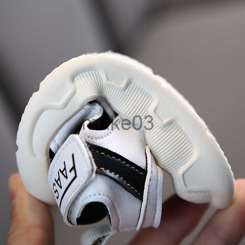 Childrens Sandals 2025 Summer New Boys Korean Edition Fashion Color blocked Beach Shoes Girls Non slip Soft soled Casual Shoes J250403