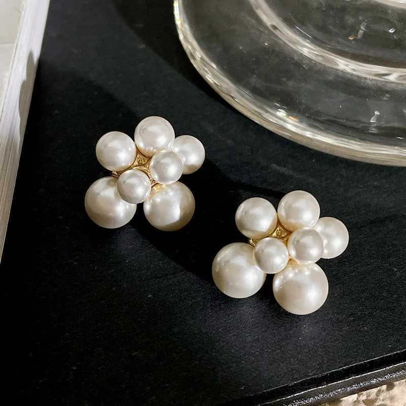 2023 New Arrival French Light Luxury Simulated-pearl Flowers Stud Earrings For Women Fashion Sweet Jewelry Accessories Y250401