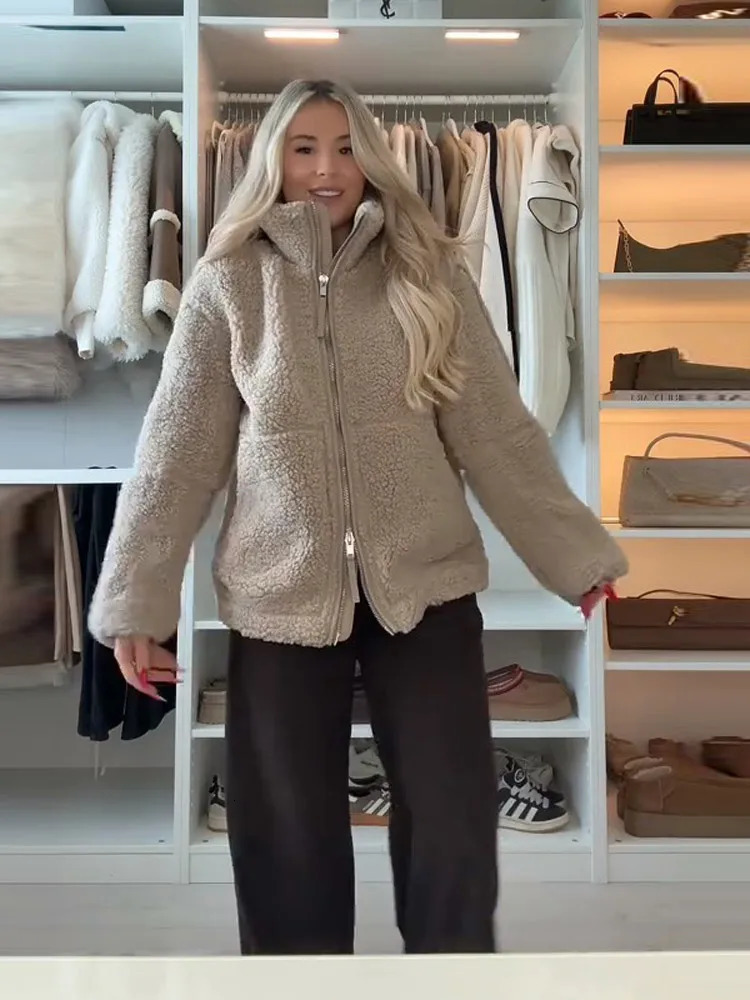 Autumn Winter Fur One Piece Lamb Wool Women Zipper Jacket Female Contrast Color Plush Warm Coat Fashion Lady Outwear 251106