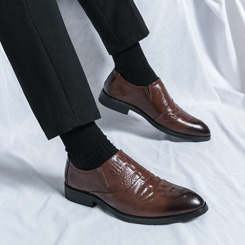 Men's in plus size, new casual shoes, fashionable covers, loafers, trendy foot stomping, pointed leather shoes