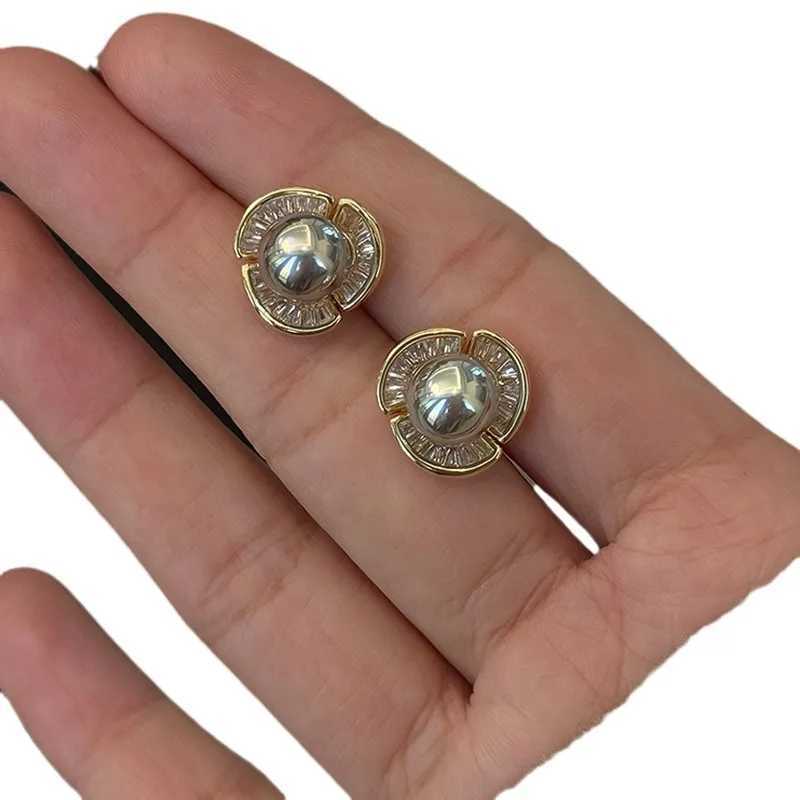 French Style Light Luxury Vintage Zircon Pearl Metal Flower Stud Earrings For Women Fashion Sweet Crystal Jewelry Gifts Y250401