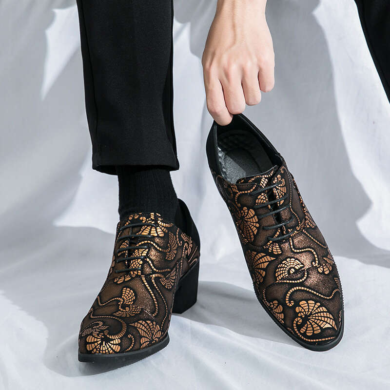 Large size 46 high-heeled leather men in the spring autumn 2024, with an outer height increase of 6 centimeters and a pattern for groom's wedding