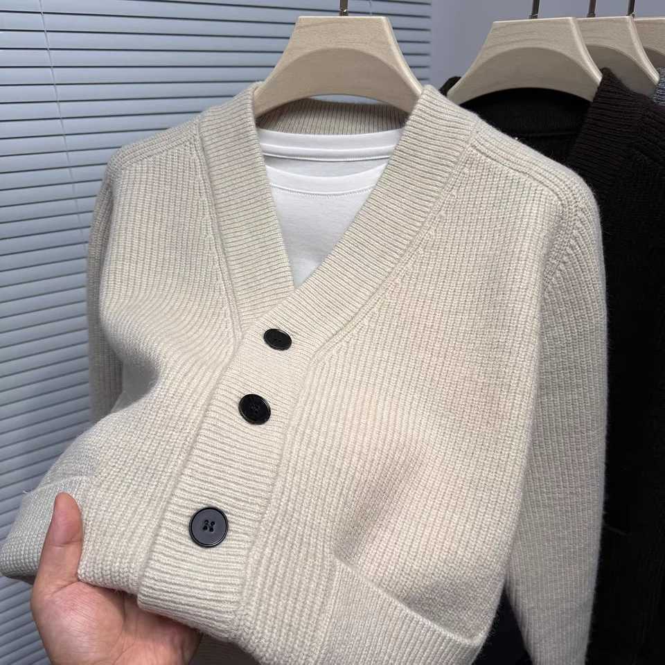 Premium fashion button knitted cardigan mens luxury trend V-neck solid color simple comfort pocket spring autumn sweater coatT251103