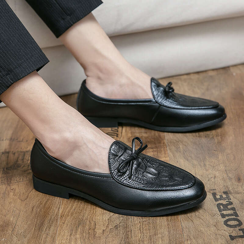 Large size small 2023 spring men's British business formal leather shoes, one foot casual Le Fu Dou shoes
