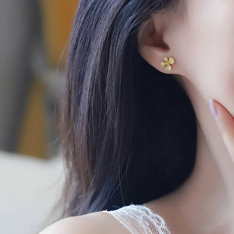 Gold Color Small Flower Studs Earings for Women Simple Elegant 2024 Korea Fashion Girls Students Daily Wear Party Jewelry Gift C251103