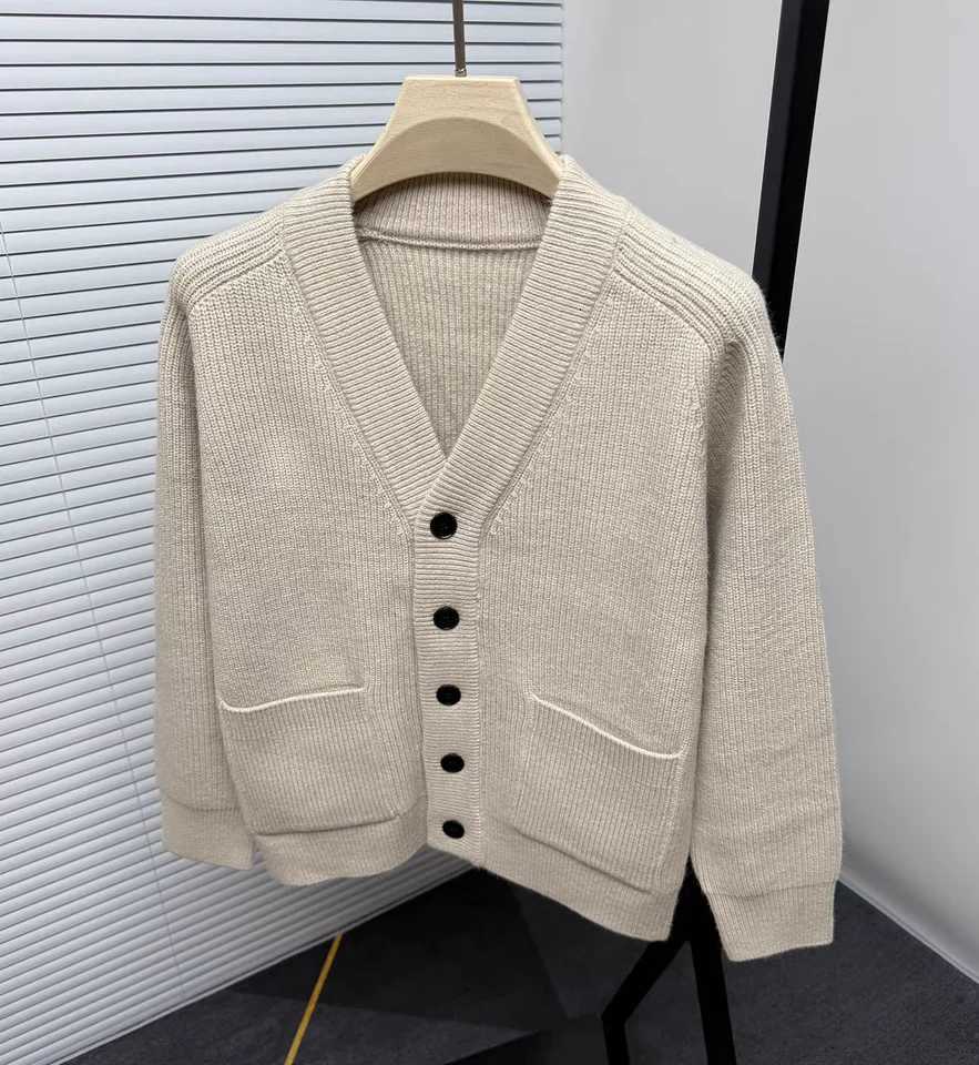 Premium fashion button knitted cardigan mens luxury trend V-neck solid color simple comfort pocket spring autumn sweater coatT251103
