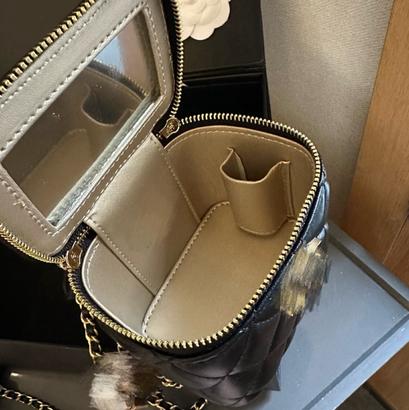 Designer Vanity Case Cosmetic Bag women High-Quality Chain Clutch for Portable Makeup Essentials Mirror bag