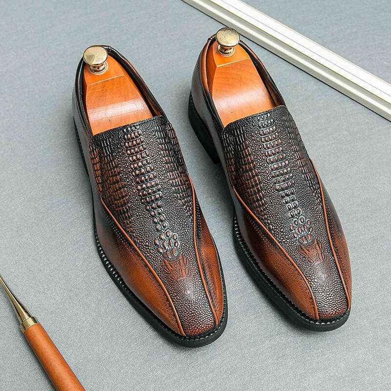 2024 Men's Large Size Spring New Leather Fashion British Style One Step Pointed Shoes Trend