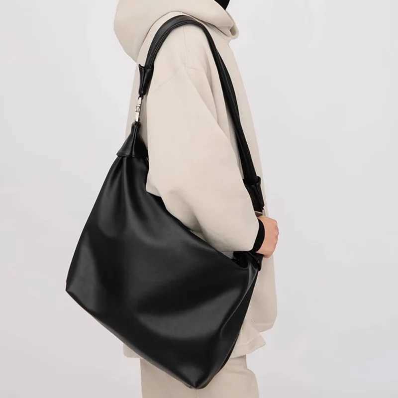 New Versatile Soft Leather Mens Dumpling Bag Casual Shoulder Crossbody Bag Female Large Capacity Totes Hobos Handbags LargeW251103