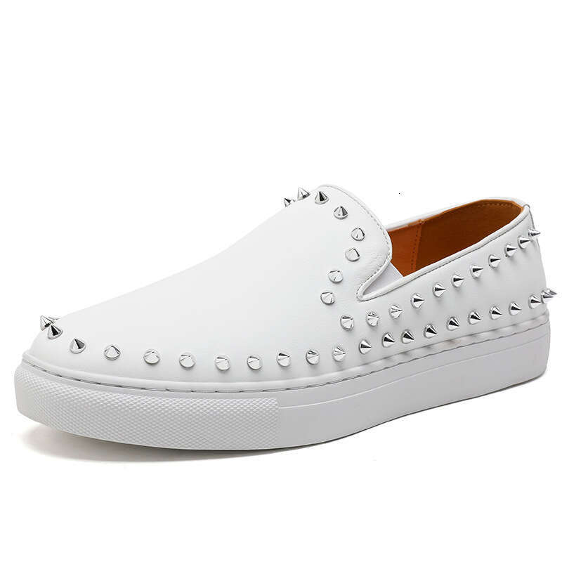 Large leather casual board 2024 Spring and Autumn new nightclub fashion trend, rivet men's shoes, trendy shoes