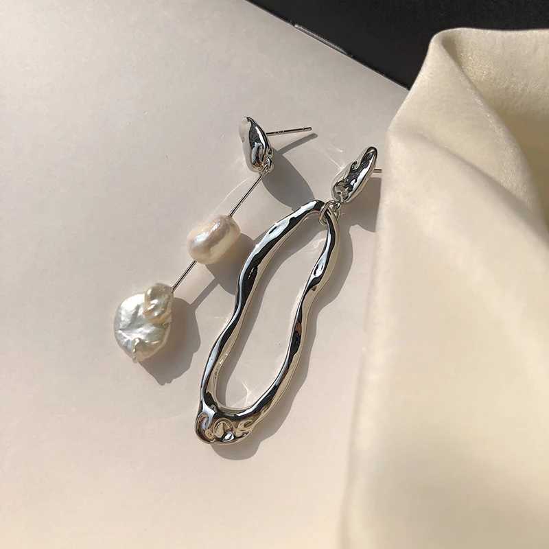 New Elegant Asymmetric Earrings with Freshwater Pearl Metal Exposed Long Stud Earrings for Ladies and Girls Party Jewelry Gifts Y250401