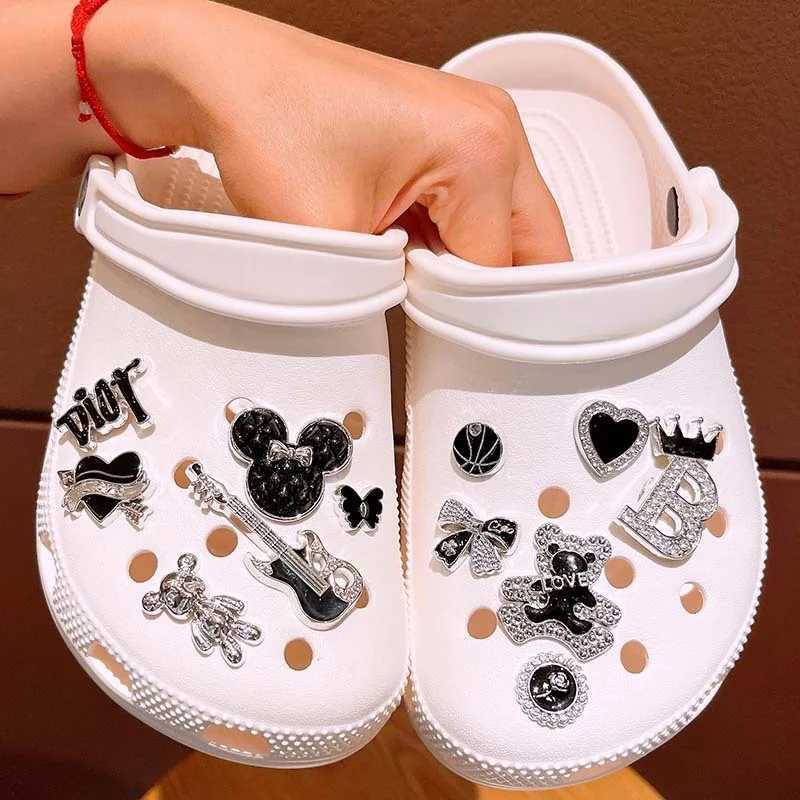 New DIY Cave Shoes Creative Silver Inlaid Diamond Shoes Accessories Charm Shoe Flowers Detachable Garden Shoes Decorative Gifts Z250402