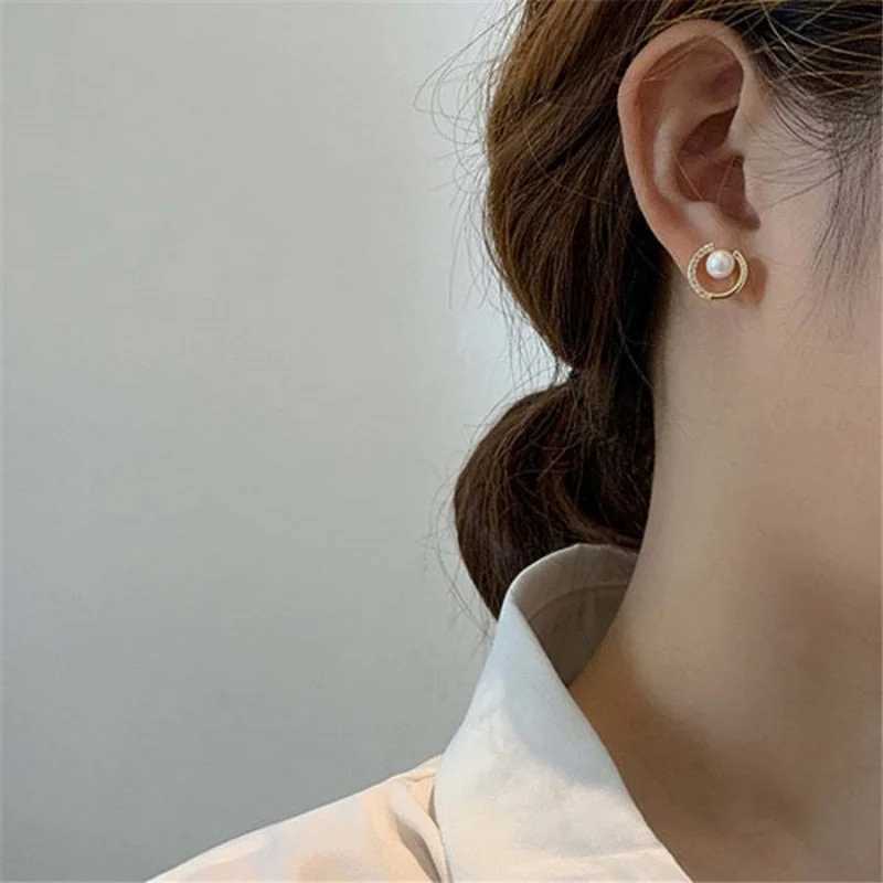 Elegant and Fashionable Geometric round Earrings Personalized Imitation Pearl round Zircon Earrings Hollowed out Finished Earr C251103