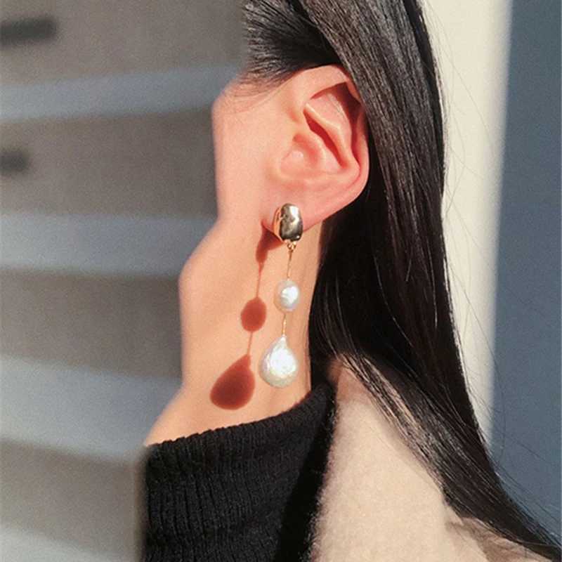 New Elegant Asymmetric Earrings with Freshwater Pearl Metal Exposed Long Stud Earrings for Ladies and Girls Party Jewelry Gifts Y250401