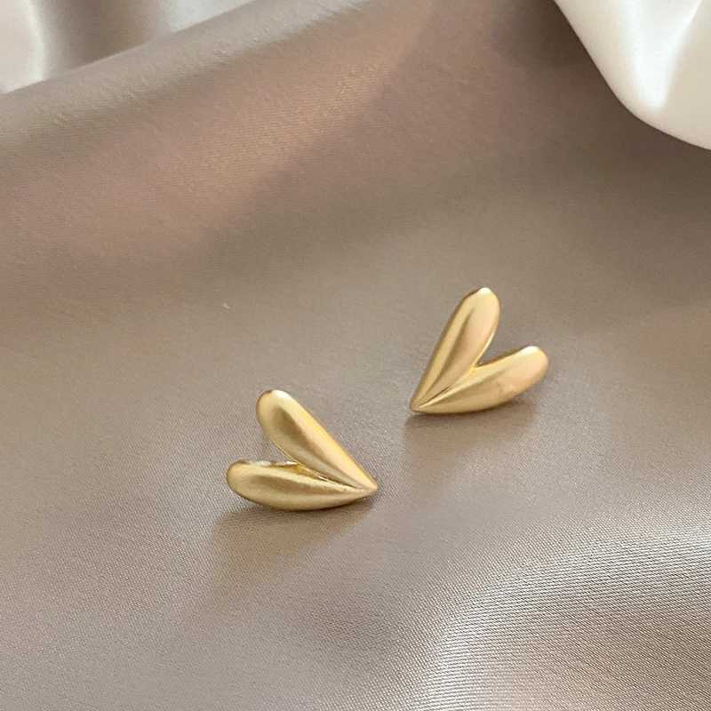 Simple Design Frosted Brushed Metal Heartshaped Stud Earrings a Versatile Daily Accessory for Girls in 2025 Fashion Jewelry C251103