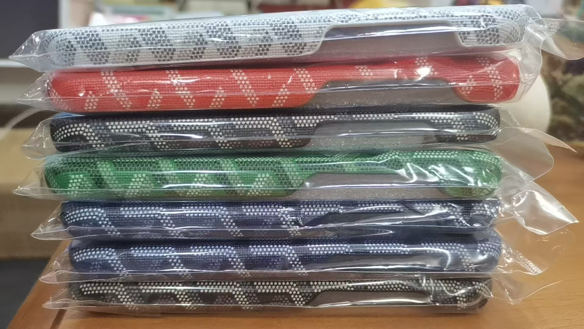 Designer Fashion Creative Case Holder designer phone case For iPhone 17 air 17 16 Pro Max 16 15 Plus 14 Pro 13 12 11 XR back case dust-proof Anti-slip Texture granular touch