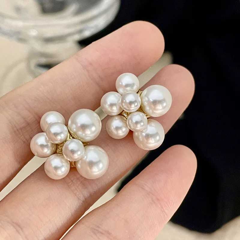 2023 New Arrival French Light Luxury Simulated-pearl Flowers Stud Earrings For Women Fashion Sweet Jewelry Accessories Y250401
