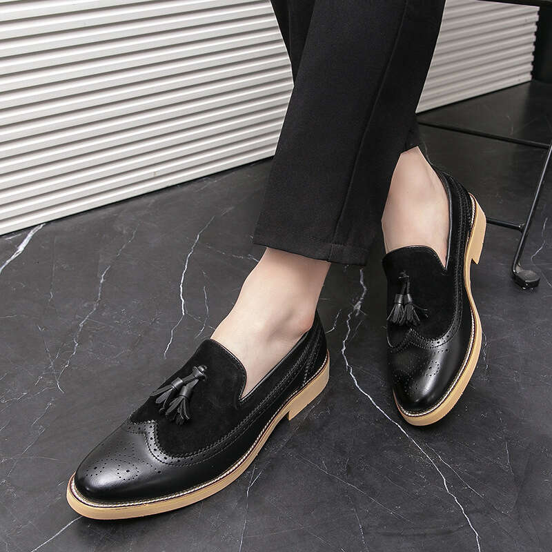 Men's in plus size, new casual shoes, fashionable and trendy. One foot stepping Blok pointed leather for men's wedding shoes