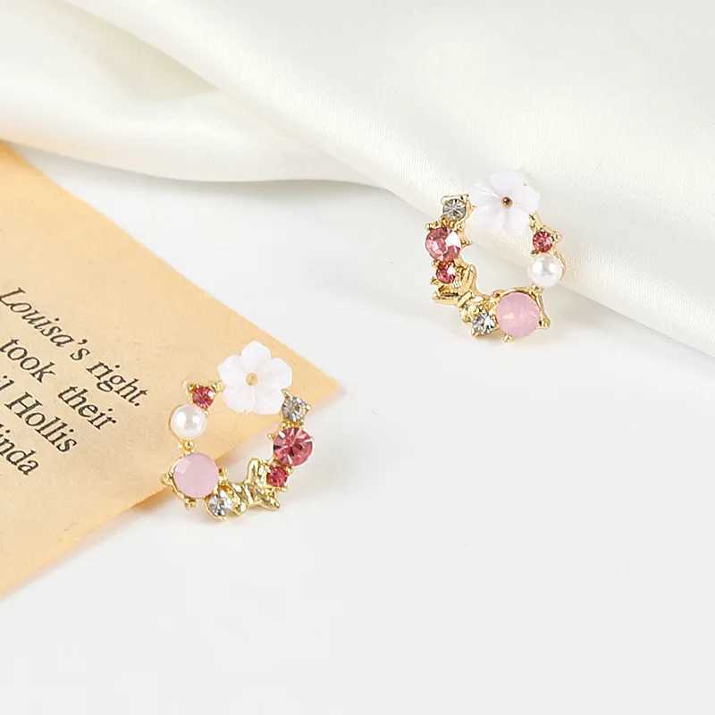 Fashion White Small Flower Stud Earrings for Women Pink Rhinestones Round Circle Earrings Hollow Geometry Cute Jewelry C251103