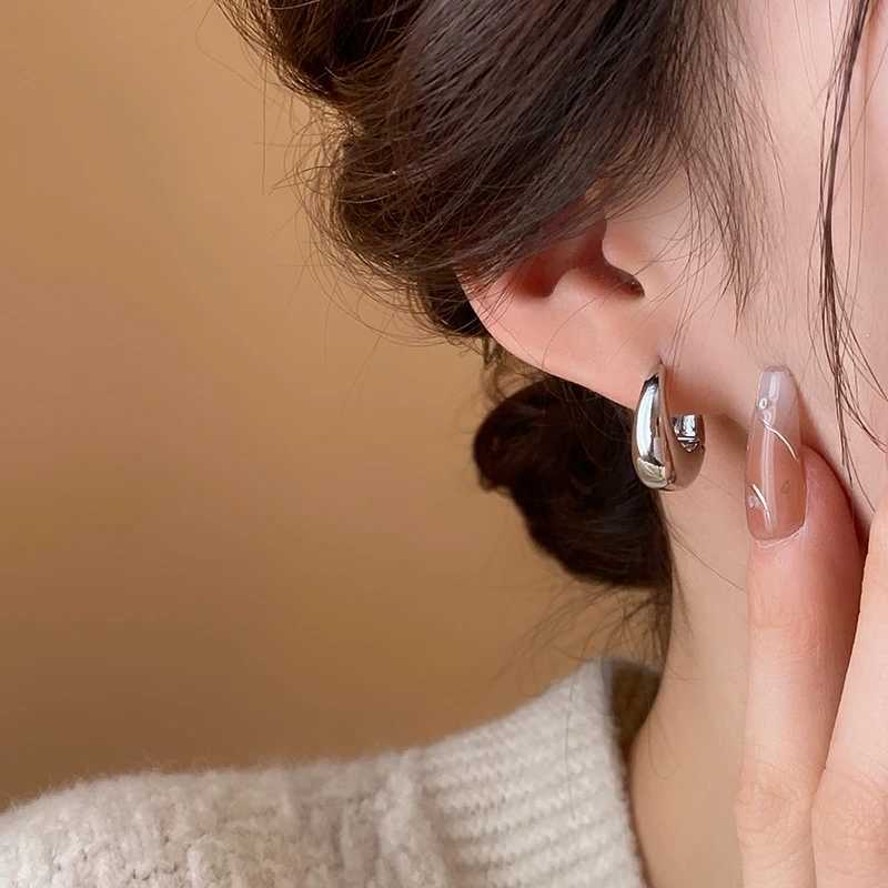 Metal style Ins geometric ring earrings suitable for women Korean fashion high-end ear buckles simple commuting temperature exquisite jewelry Y250401