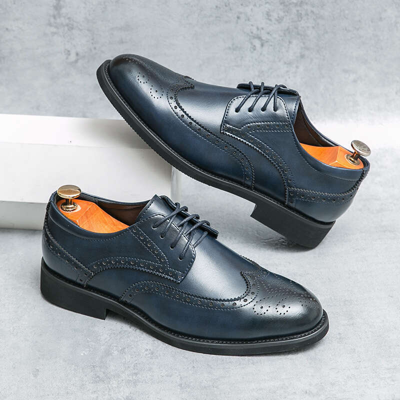 Men's oversized new fashionable British style business dress shoes, trendy carved casual leather shoes