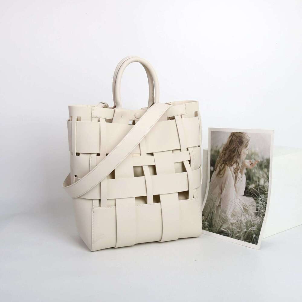 Luxury Bag Designer Niche Cutout Design Fashion Versatile Leather Woven Handbag Large Capacity Shoulder Bucket Bag Cross Body Bag
