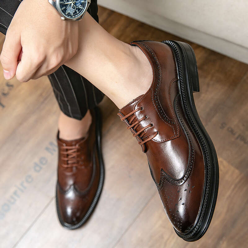 Men's oversized solid color pointed British style youth low top small black shoes, leather surface casual business shoes