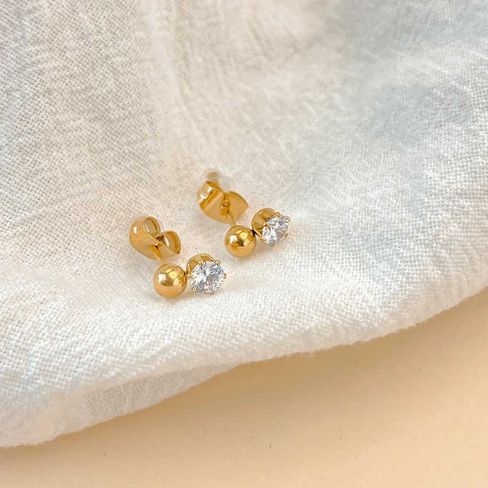 eManco New Fashion Round Stud Earrings for Women Hypoallergenic Screw Cartilage Helix Earring Girls Piercing Jewelry C251103