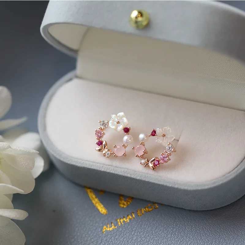 Fashion White Small Flower Stud Earrings for Women Pink Rhinestones Round Circle Earrings Hollow Geometry Cute Jewelry C251103
