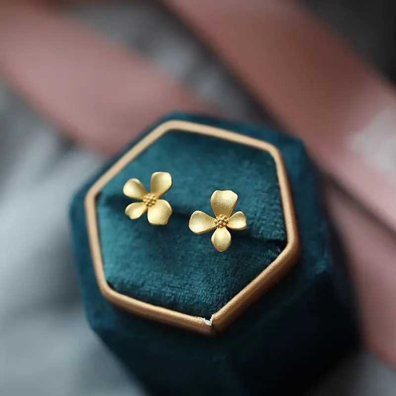 Gold Color Small Flower Studs Earings for Women Simple Elegant 2024 Korea Fashion Girls Students Daily Wear Party Jewelry Gift C251103