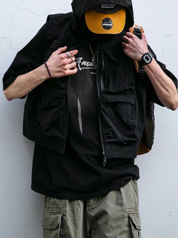 Japanese Outdoor Multi-Pocket Waterproof Cargo Hooded Vest For Men Summer Korean Fashion Short Sleeveless Coat Harajuku Casual X250403