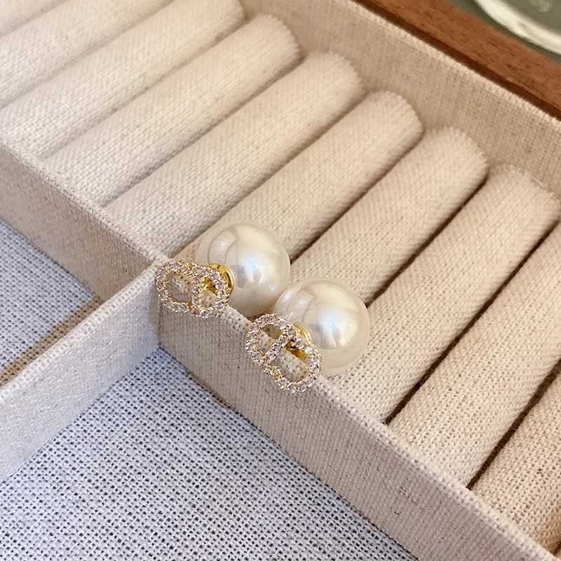 Elegant And Sweet Pearl Earrings Are Suitable For Traveling Parties And Banquets C251103