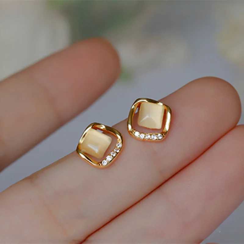 Fashion Small Rhombus Stud Earrings Golden Metal Frame Inlay Rhinestones Imitation Opal Earrings for Women Geometry Jewelry C251103