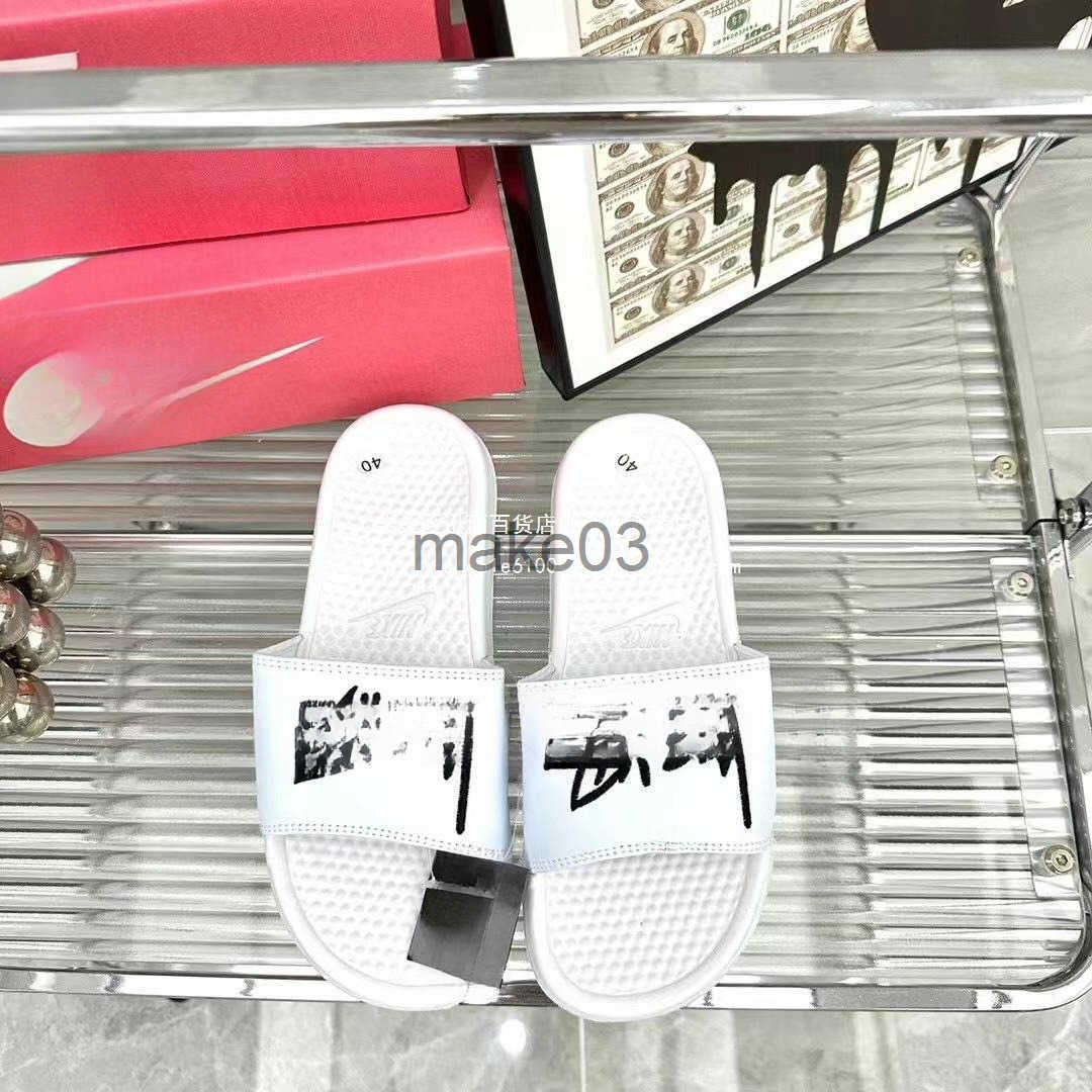 Stusey co branded mens and womens slippers ins American trend couples style wear resistant lightweight beach sandals J250403
