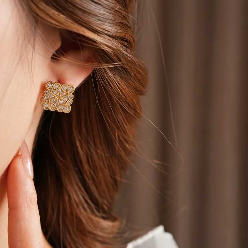 Luxurious FrenchStyle Diamond Earrings Geometric Hollow Design HighEnd Texture Vintage Womens Jewelry 2025 C251103