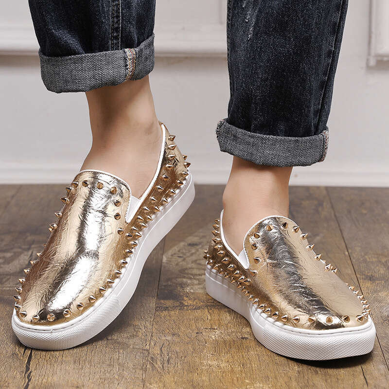 Large leather casual board 2024 Spring and Autumn new nightclub fashion trend, rivet men's shoes, trendy shoes