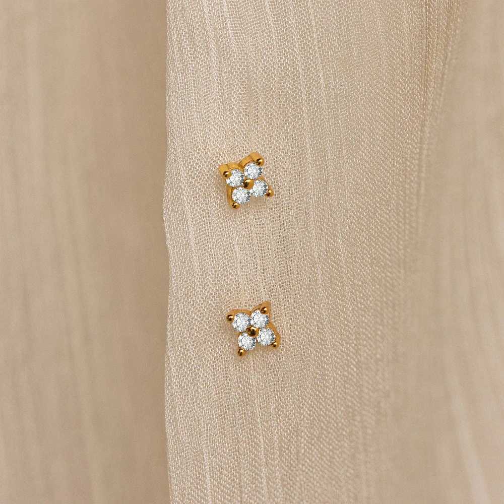 eManco Simple Hypoallergenic Rhinestone Mini Flower Stud Earrings for Women Dazzling Mini Piercing Party Earring Jewelry Gift C251103