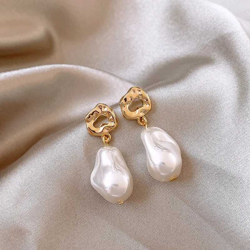 2022 New Arrival Korea Elegant Irregular Pearl Dangle Earrings For Women Fashion Simple Water Drop Jewelry Party Gifts Y250401
