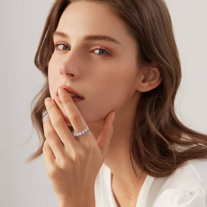 Hot Selling Fashion S925 Sterling Silver 5 Moissanite Stones Ring Jewelry for Gift