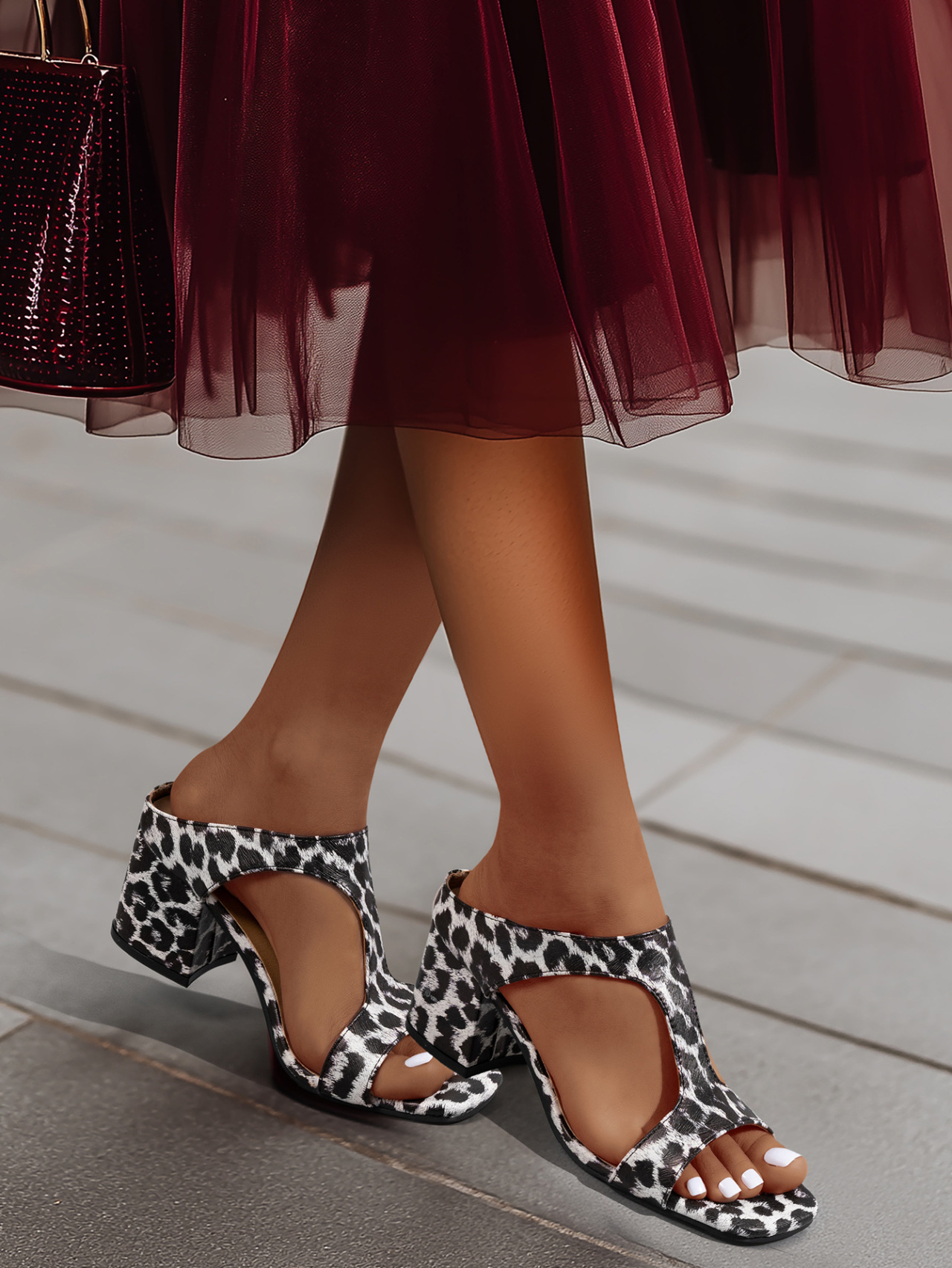 Plus size women's sandals new 2025 style popular in Europe and America round toe chunky heel leopard print side open fashionable and sexy high he