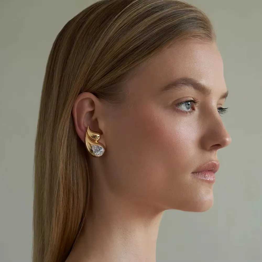 Italian designer style short and chubby womens double teardrop earrings CZ crystal water droplet gold-plated metal stud earrings Y250401