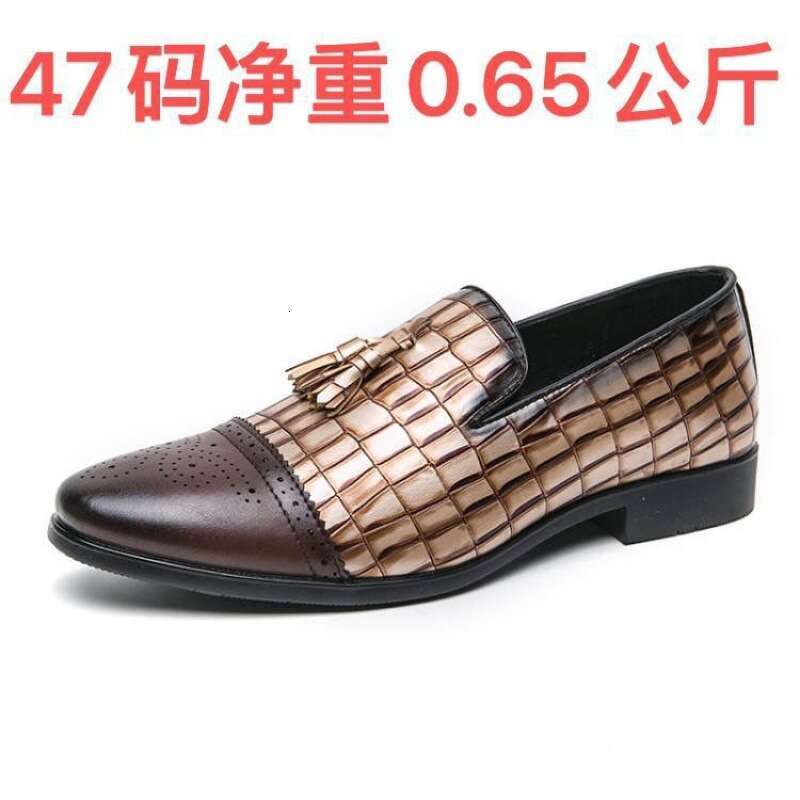 Men's in plus size, new casual fashionable one-piece pointed leather shoes, trendy men's wedding shoes