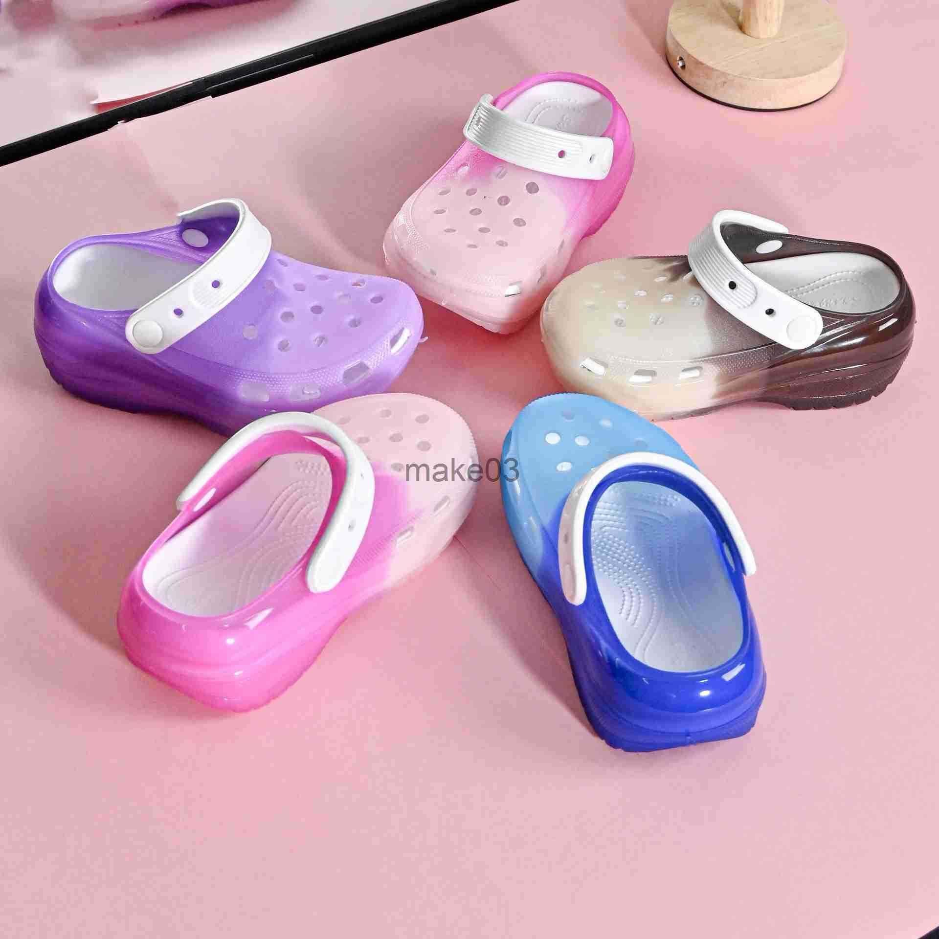 Luminous childrens cave shoes for summer wear color blocked toe slippers for boys and girls with lights EVA beach thick soled sandals J250403