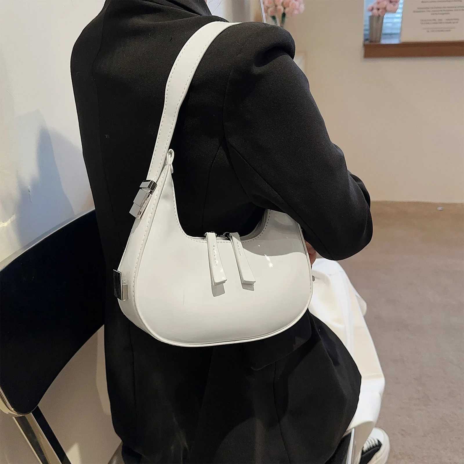 Half Moon Bag Vintage PU Leather Small Shoulder Bag for Women Girls Hobo Handbag Luxury Retro Red Ladies Armpit Purses TotesC250401